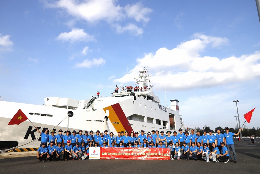 Tập đoàn Dầu khí Việt Nam thăm, động viên cán bộ chiến sĩ, người dân tại huyện đảo Trường Sa và Nhà giàn DK1/9 – Ba Kè